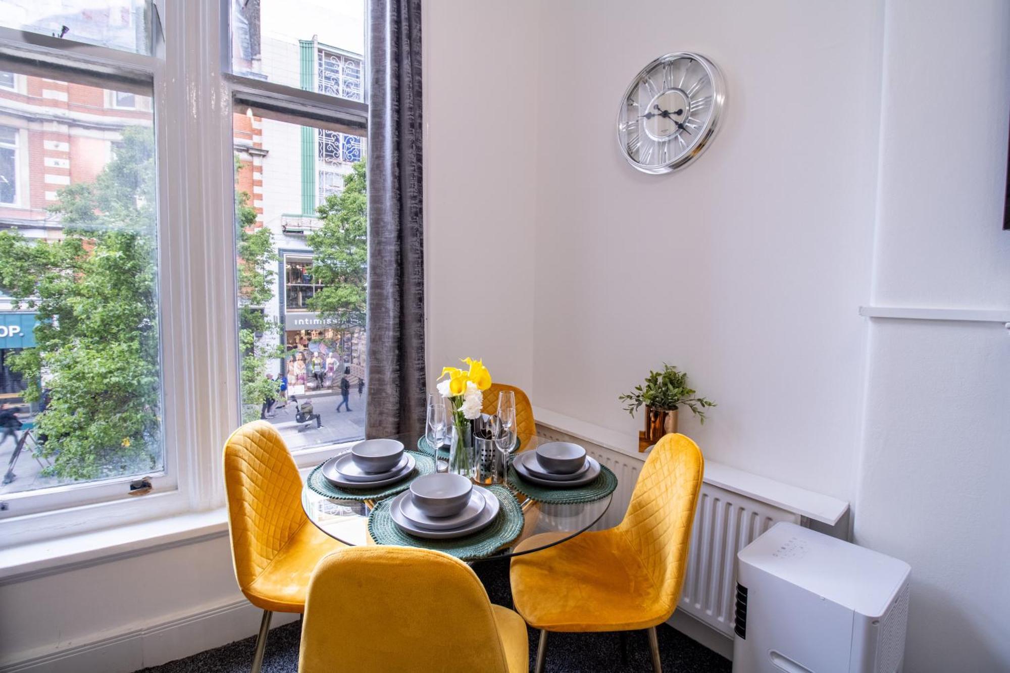 Luxurious Apartments On Oxford Street Londra Exterior foto