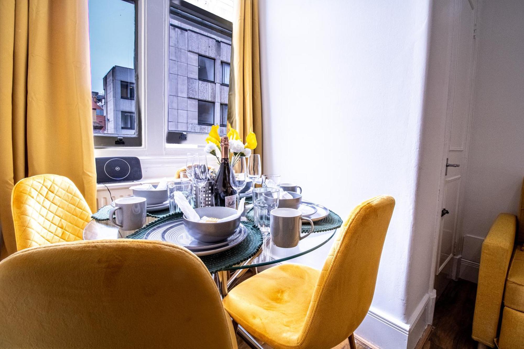 Luxurious Apartments On Oxford Street Londra Exterior foto